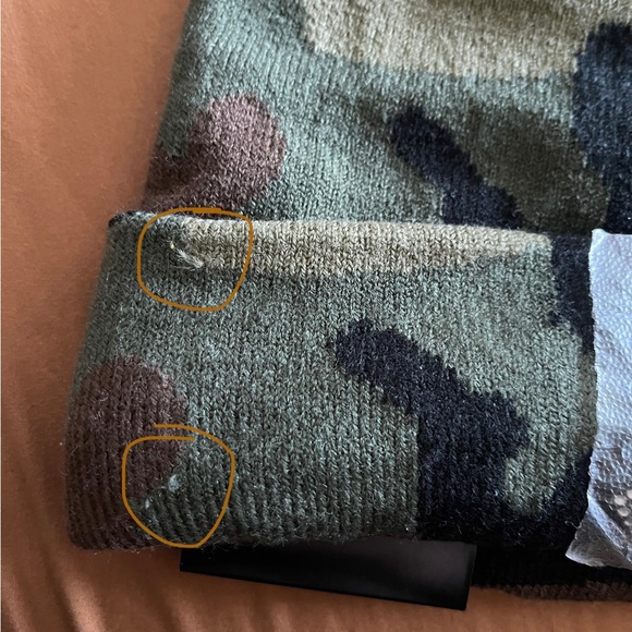 Supreme x Swarovski beanie - Picture 2 of 5